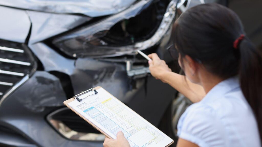 insurance companies reduce car accident settlements, strategies insurance companies use for accident claims, car accident settlement negotiations, insurance claim settlement tactics, personal injury settlement reduction, accident claim dispute process, auto insurance settlement tips, reducing car accident payout, insurance claim negotiation strategies, location-specific car accident settlements